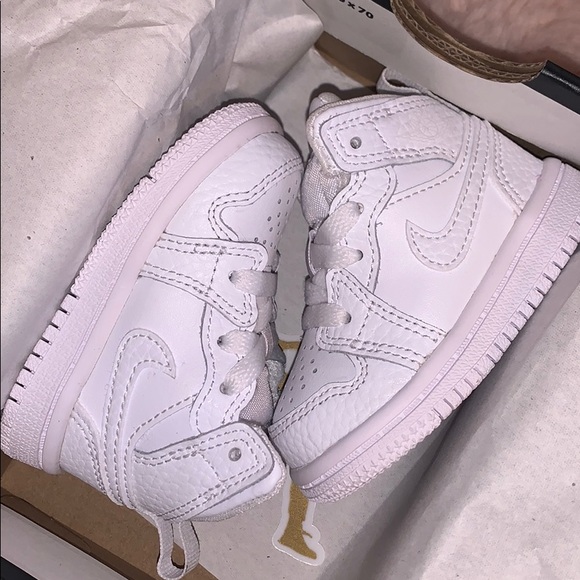 Gender neutral baby shoes by NikeXJordan - Picture 3 of 5